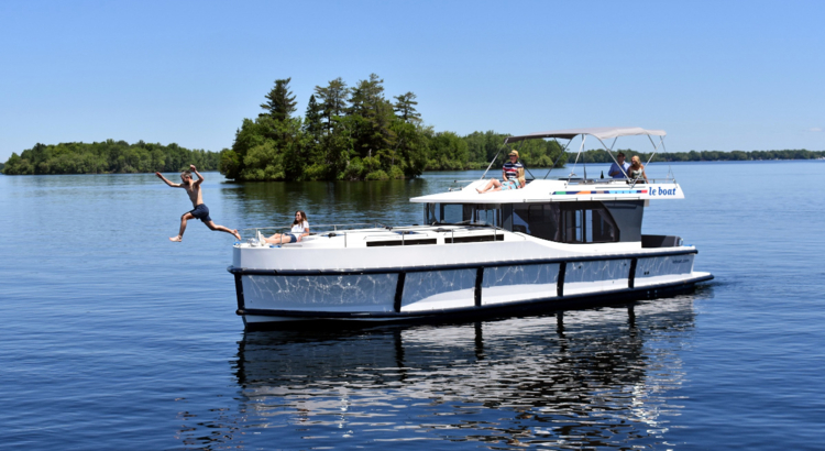 Le Boat Kanada Rideau Canal.jpg